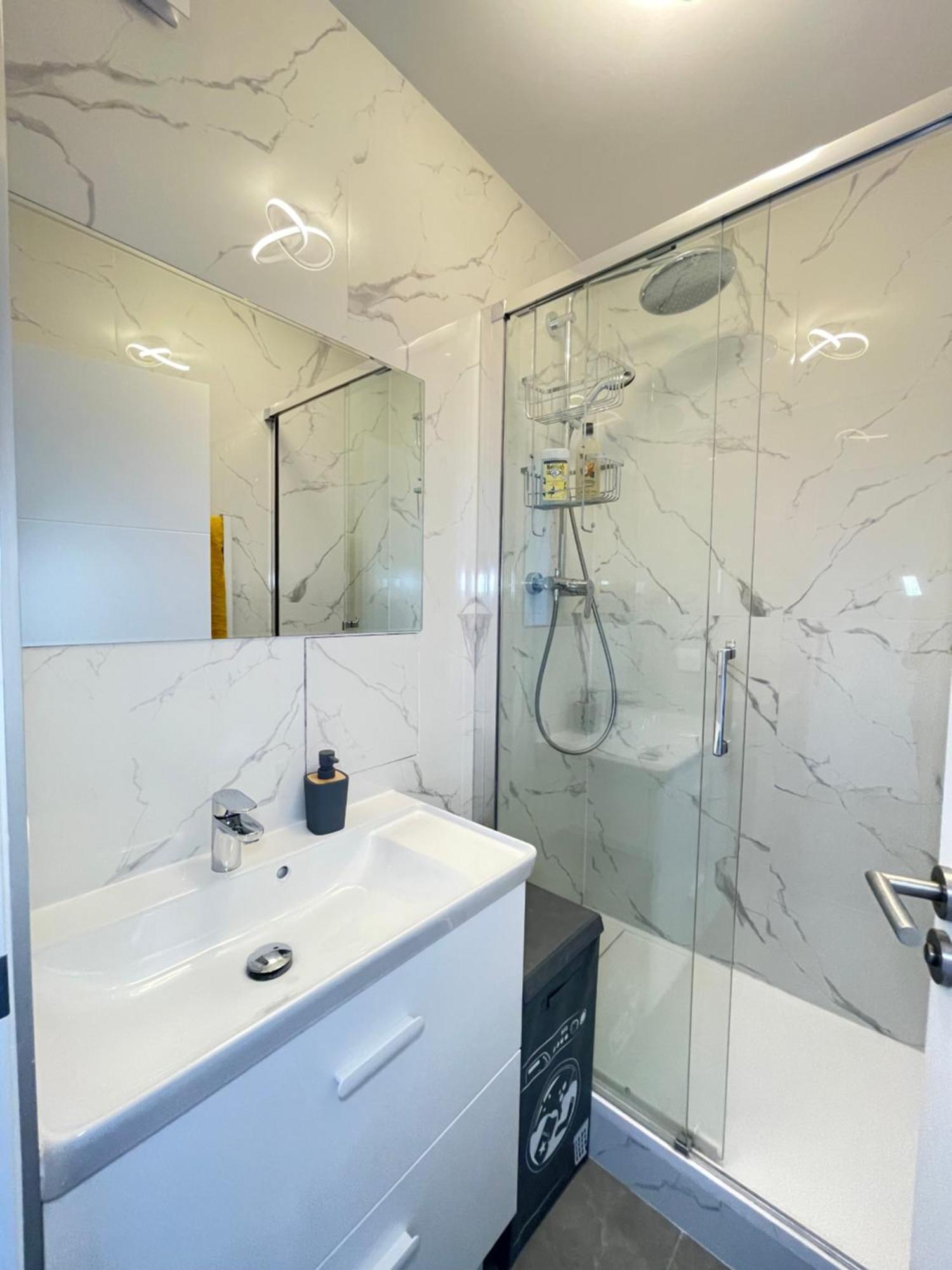 Paris Pantin Magnifique Appartement 4 Pieces De 108M2 Avec 2 Parking Interieur - Tres Cosy Pour 1 A 12 Personnes - Entierement Refait A Neuf Entire Apartment Luxurious And Warm - Pantin Paris 19 Eme Free Wifi Gratuit Ngoại thất bức ảnh