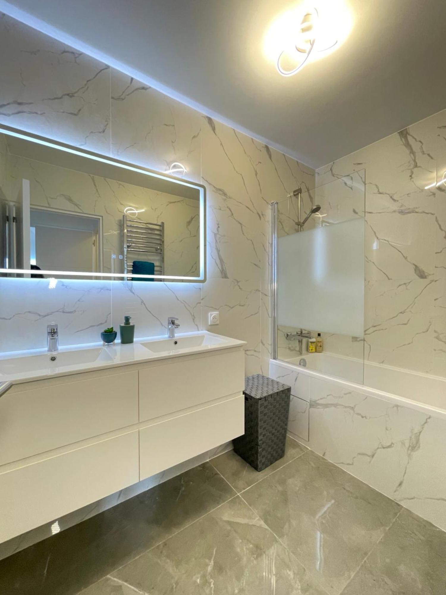 Paris Pantin Magnifique Appartement 4 Pieces De 108M2 Avec 2 Parking Interieur - Tres Cosy Pour 1 A 12 Personnes - Entierement Refait A Neuf Entire Apartment Luxurious And Warm - Pantin Paris 19 Eme Free Wifi Gratuit Ngoại thất bức ảnh